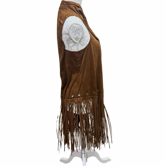 WESTBOUND FRINGE VEST
Faux Brown Suede 
Women’s LARGE 
RN# 58909
LikeNEW - Picture 5 of 10